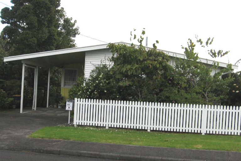 Photo of property in 26 Renata Crescent, Te Atatu Peninsula, Auckland, 0610