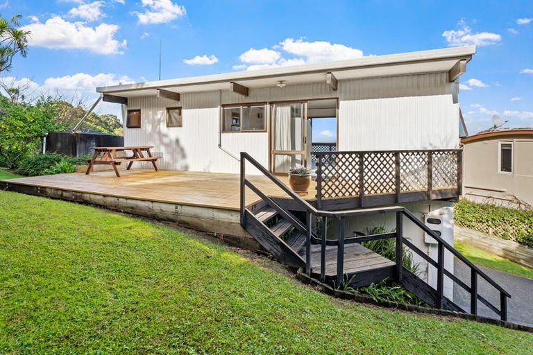 Photo of property in 32 Zita Avenue, Matakatia, Whangaparaoa, 0930