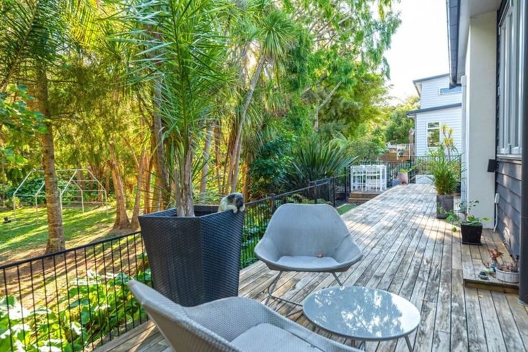 Photo of property in 90a Beach Road, Castor Bay, Auckland, 0620