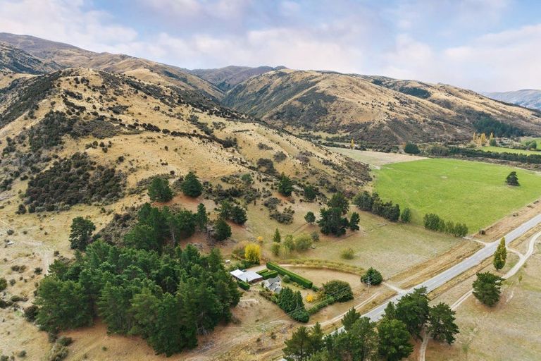 Photo of property in 2331 Luggate-cromwell Road, Queensberry, Cromwell, 9383