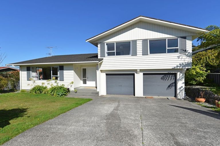 Photo of property in 14 Ardal Grove, Tirohanga, Lower Hutt, 5010