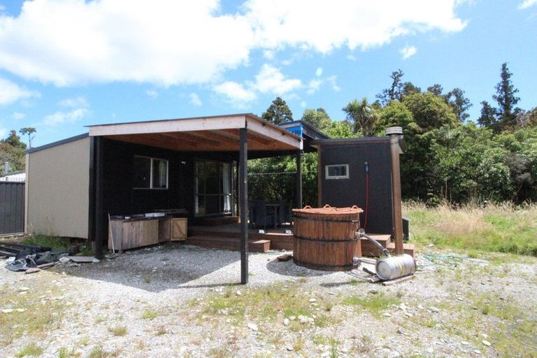 Photo of property in 19 Nyhon Place, Haast, 7886