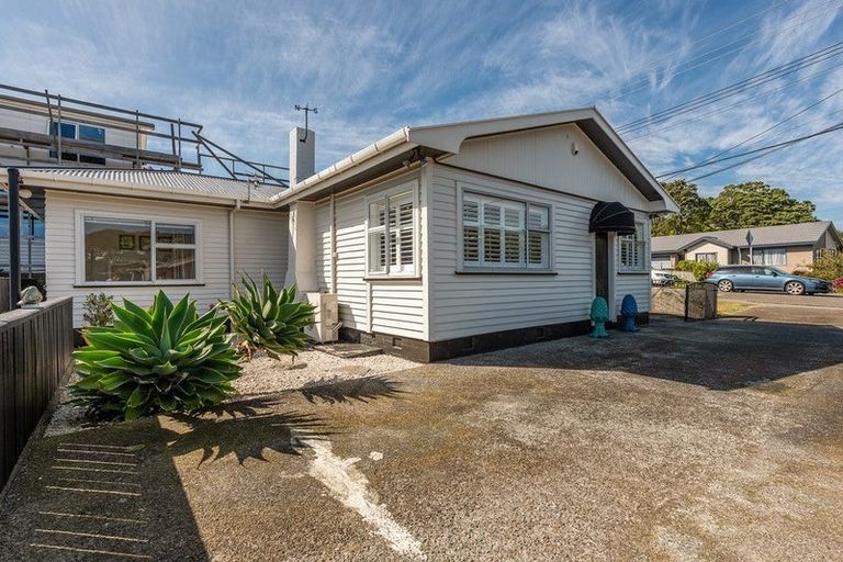 Photo of property in 10 Haumia Street, Johnsonville, Wellington, 6037