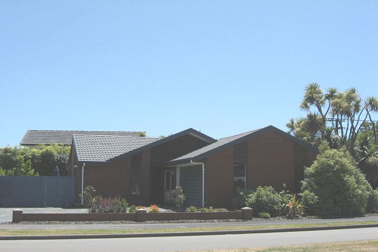 Photo of property in 2 Rue De La Mare, Parklands, Christchurch, 8083