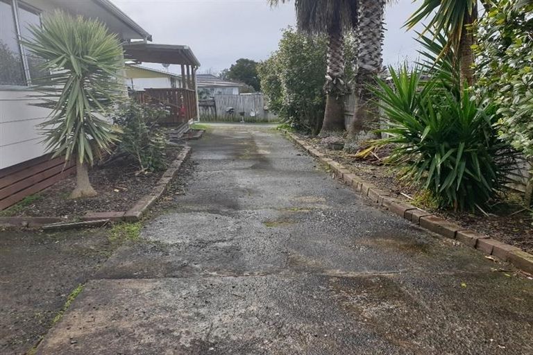 Photo of property in 2/171 Bruce Mclaren Road, Henderson, Auckland, 0612