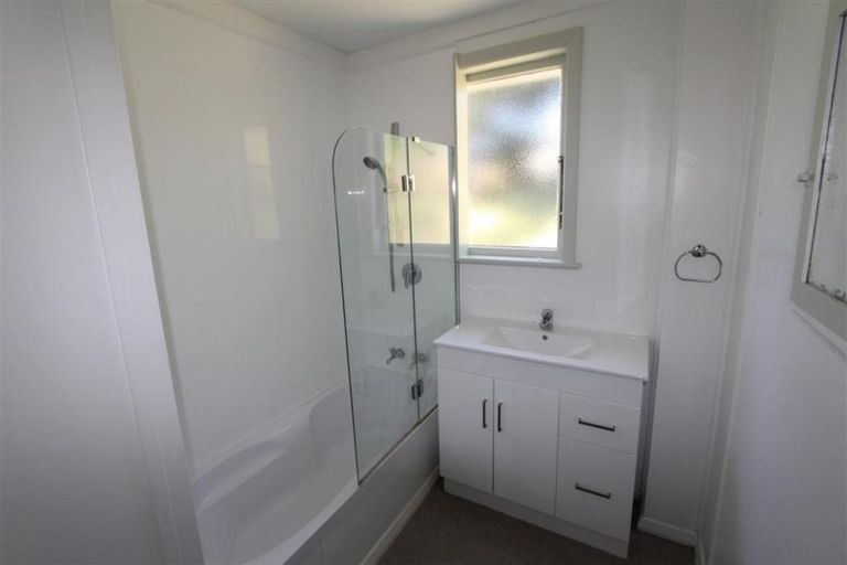 Photo of property in 46 Hereford Street, Cannons Creek, Porirua, 5024