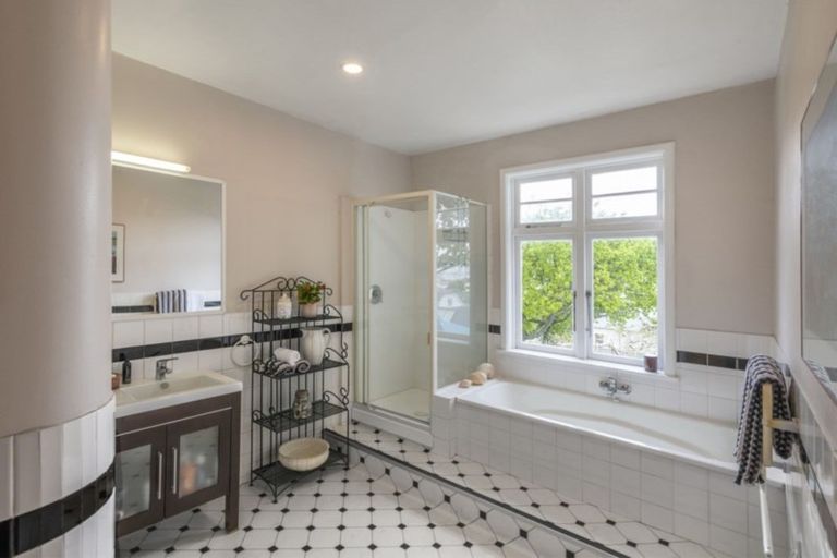 Photo of property in 19 Grant Road, Thorndon, Wellington, 6011