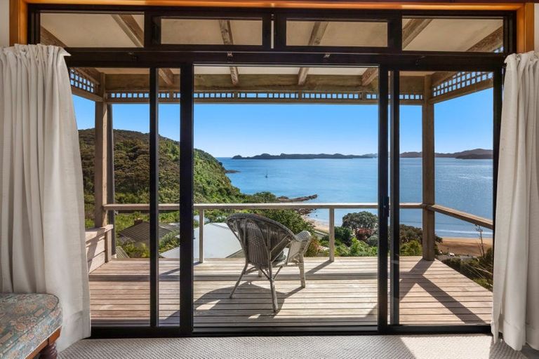 Photo of property in 2 Queens View Road, Russell, 0202