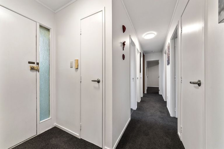 Photo of property in 19 Wirihana Road, Titirangi, Auckland, 0604