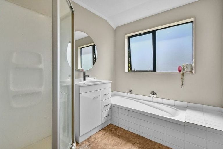Photo of property in 11a Logan Place, Waiuku, 2123