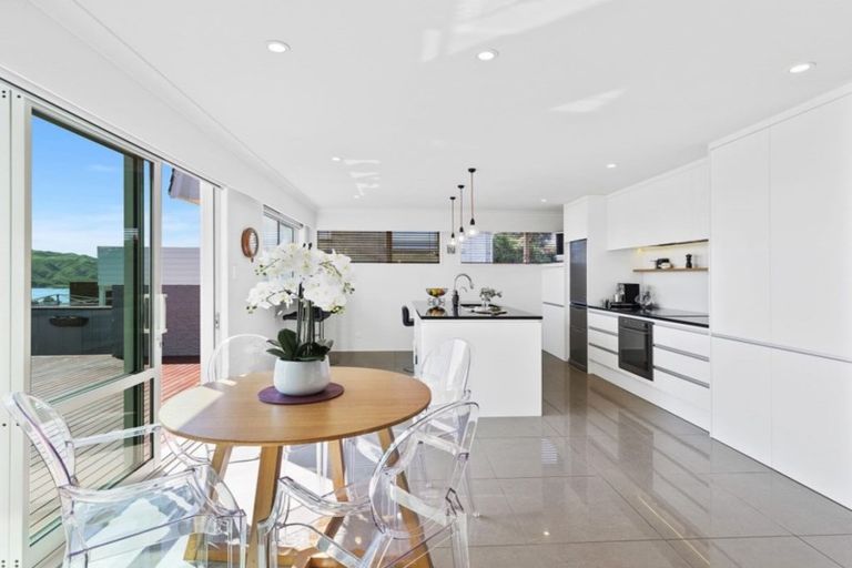 Photo of property in 5 Compass Way, Whitby, Porirua, 5024