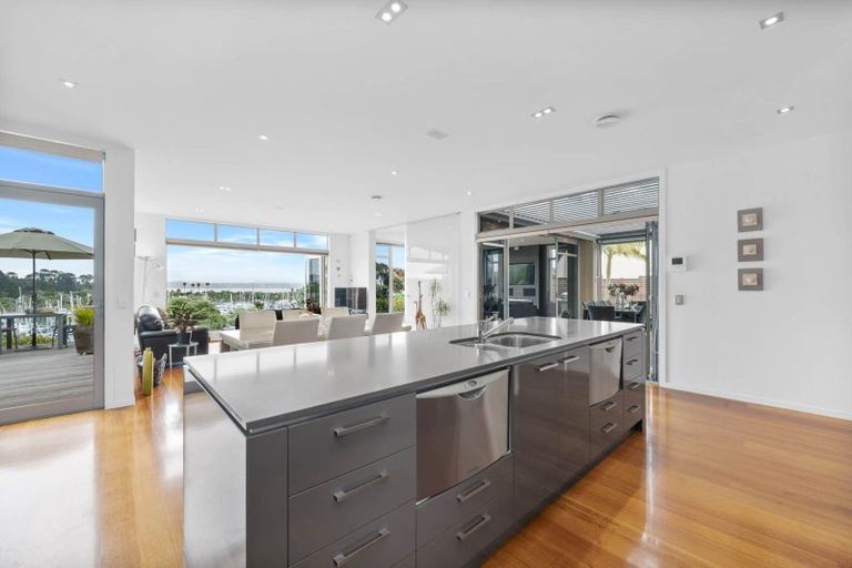 Photo of property in 81 Pine Harbour Parade, Beachlands, Auckland, 2018