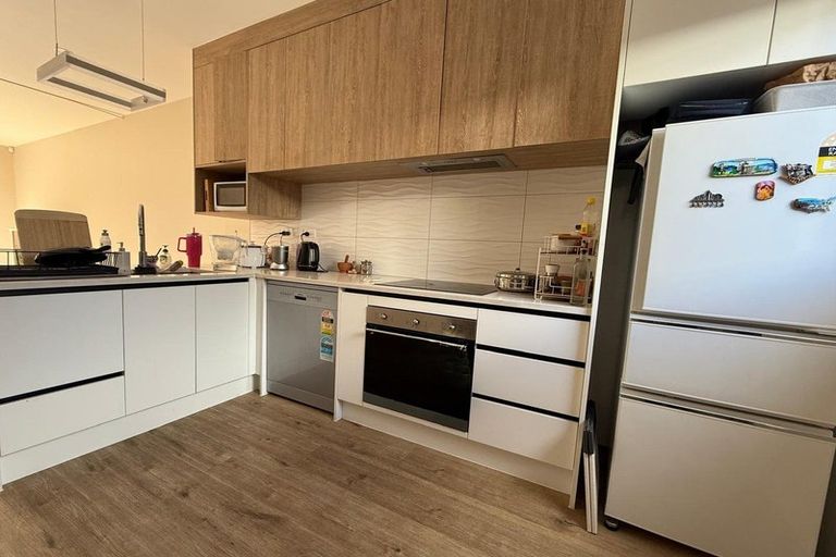 Photo of property in 5/58 Te Atatu Road, Te Atatu South, Auckland, 0610