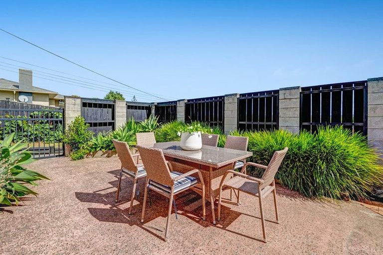 Photo of property in 12 Makiri Street, Helensville, 0800