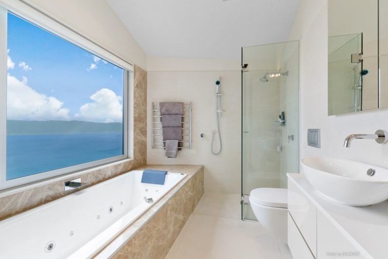 Photo of property in 21 Bendigo Grove, Newlands, Wellington, 6037