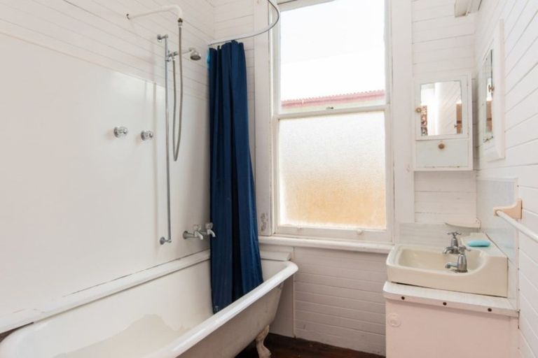 Photo of property in 20 Roslyn Road, Bluff Hill, Napier, 4110