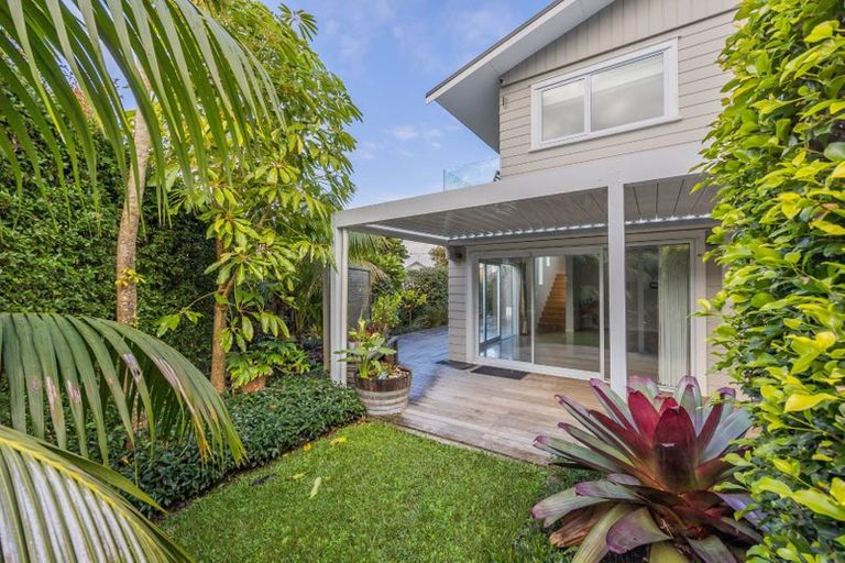 Photo of property in 2/17 Bevyn Street, Castor Bay, Auckland, 0620