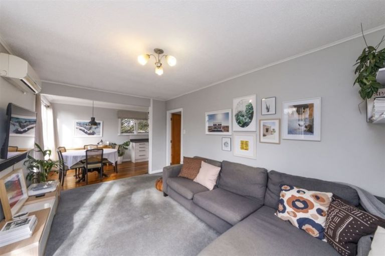 Photo of property in 4 Crewe Crescent, Hokowhitu, Palmerston North, 4410
