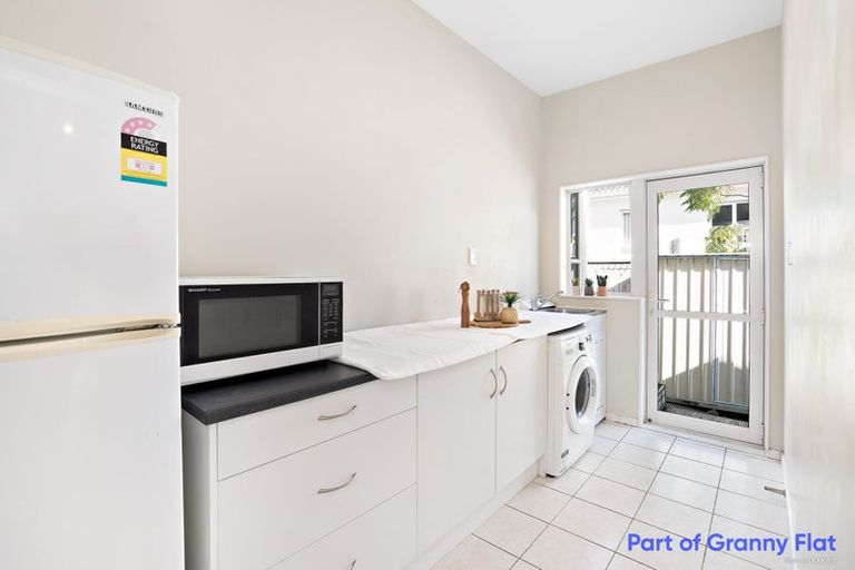 Photo of property in 11 Springvale Drive, Fairview Heights, Auckland, 0632