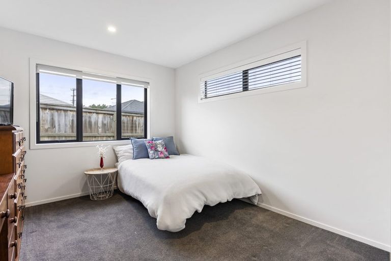 Photo of property in 11 Sauterne Road, Kumeu, 0810