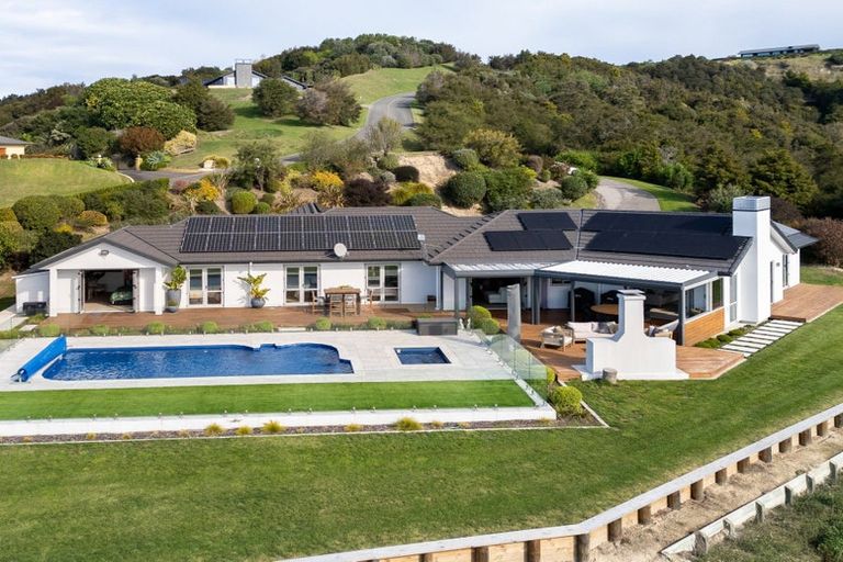 Photo of property in 92 Eskridge Drive, Eskdale, Napier, 4182