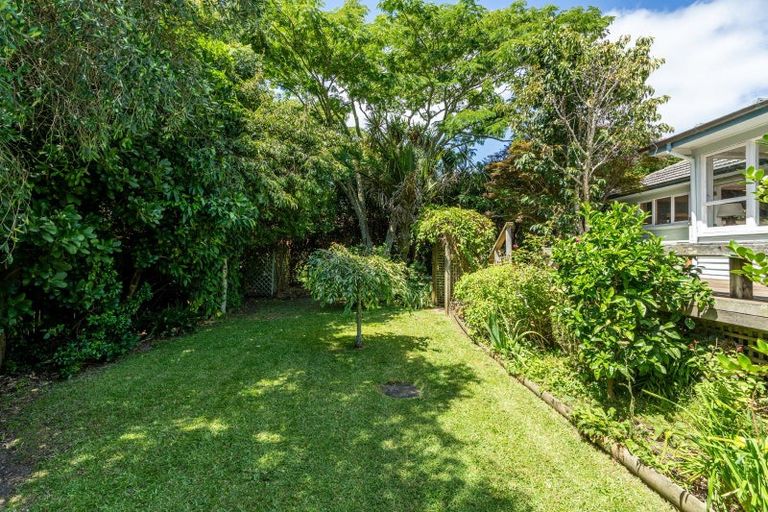 Photo of property in 2/12 Maleme Avenue, Belmont, Auckland, 0622