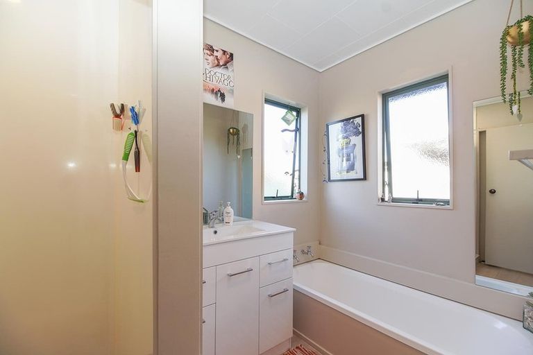 Photo of property in 113 Aquarius Drive, Kawaha Point, Rotorua, 3010