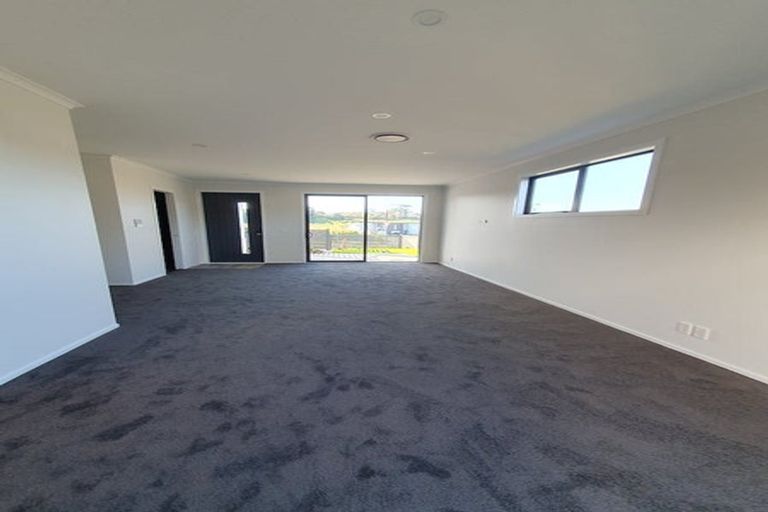 Photo of property in 1 Koreke Close, Kenepuru, Porirua, 5022