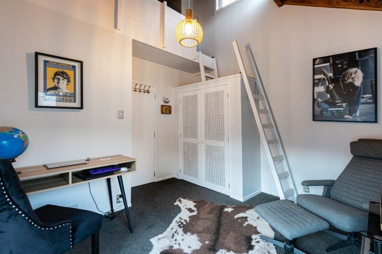 Photo of property in 21 Hebron Road, Waiake, Auckland, 0630