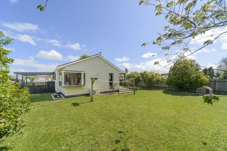 Photo of property in 40 Rotoiti Avenue, Pakuranga Heights, Auckland, 2010