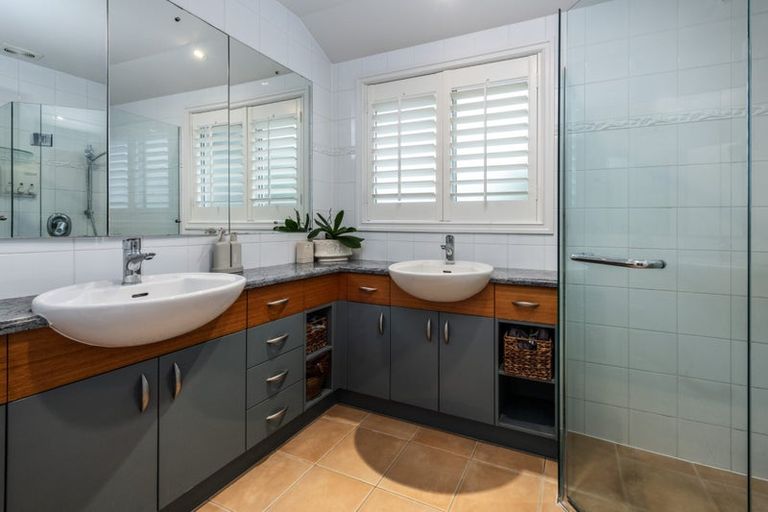 Photo of property in 15a Ocean View Road, Milford, Auckland, 0620