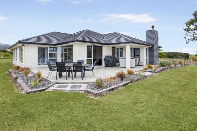 Photo of property in 335 Muhunoa Road East, Muhunoa East, Levin, 5570