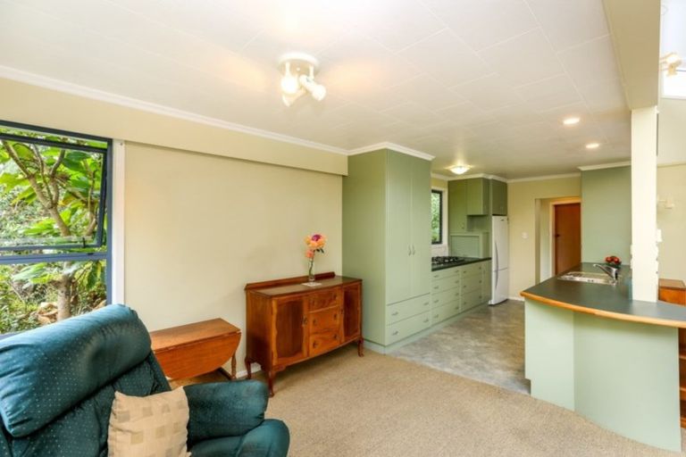 Photo of property in 10 Mcfarlane Street, Oakura, 4314