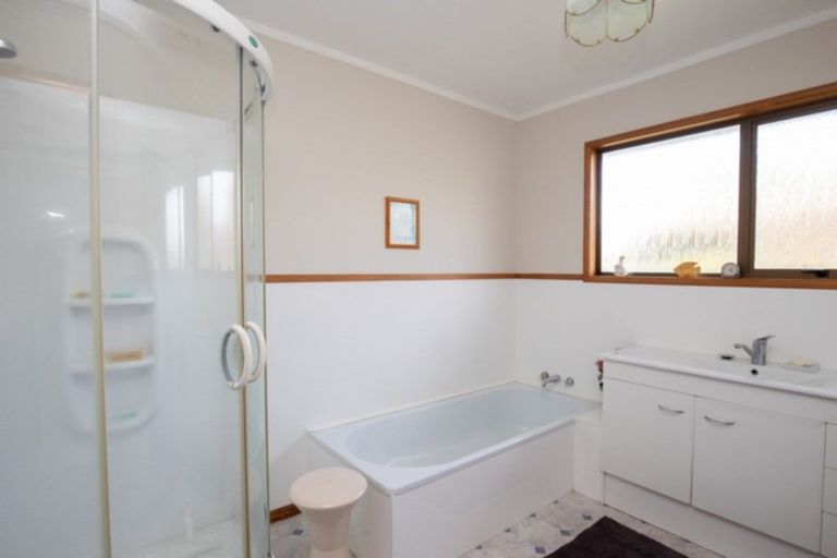 Photo of property in 38 Paul Drive, Ngatea, 3503