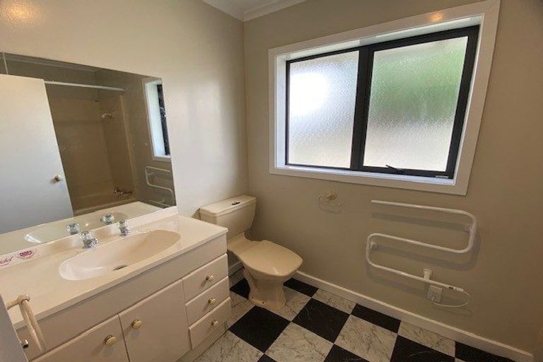 Photo of property in 1/64 Peer Street, Upper Riccarton, Christchurch, 8041