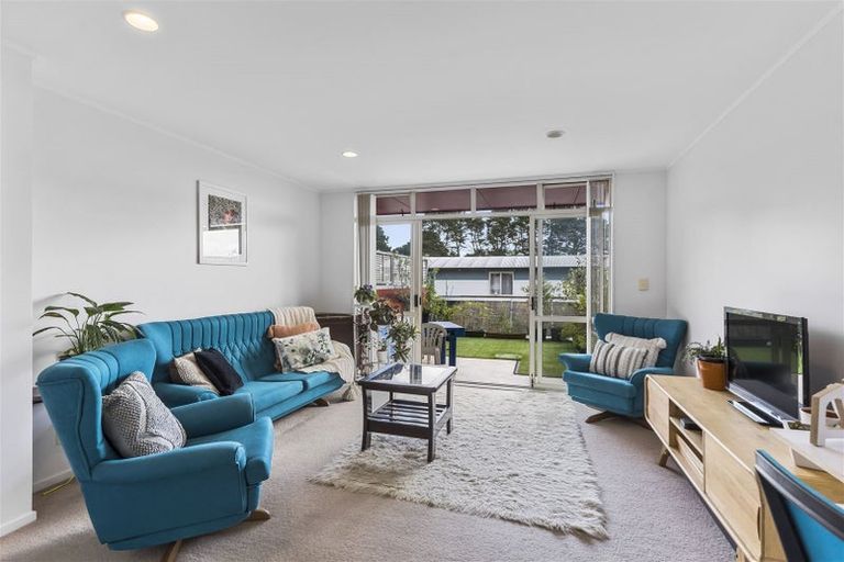Photo of property in 2c/20 Ian Marwick Place, Birkenhead, Auckland, 0626