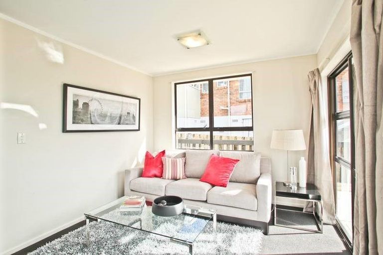 Photo of property in 1/184 Chivalry Road, Glenfield, Auckland, 0629