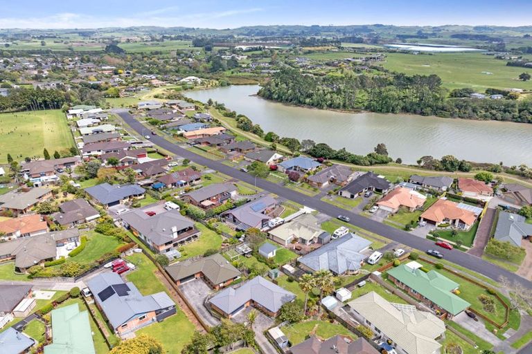 Photo of property in 20 Waitoa Street, Waiuku, 2123