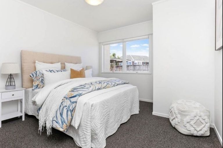 Photo of property in 2/8 Paul Place, Pakuranga, Auckland, 2010