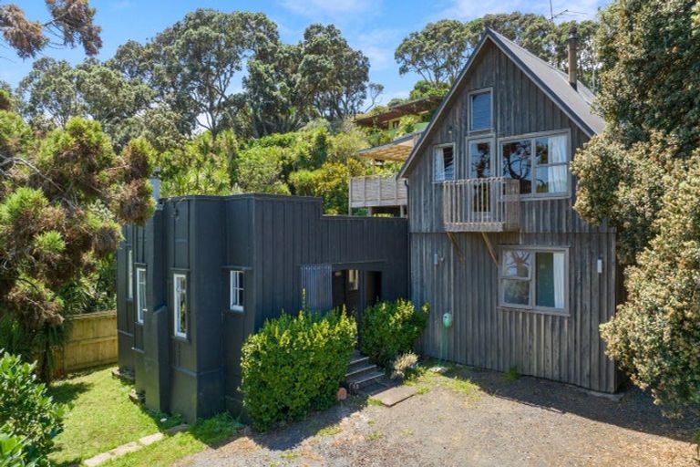 Photo of property in 352 Motutara Road, Muriwai, 0881