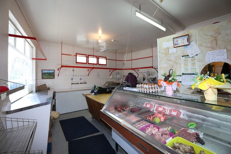 Photo of property in 25 Library Road, Te Karaka, 4022