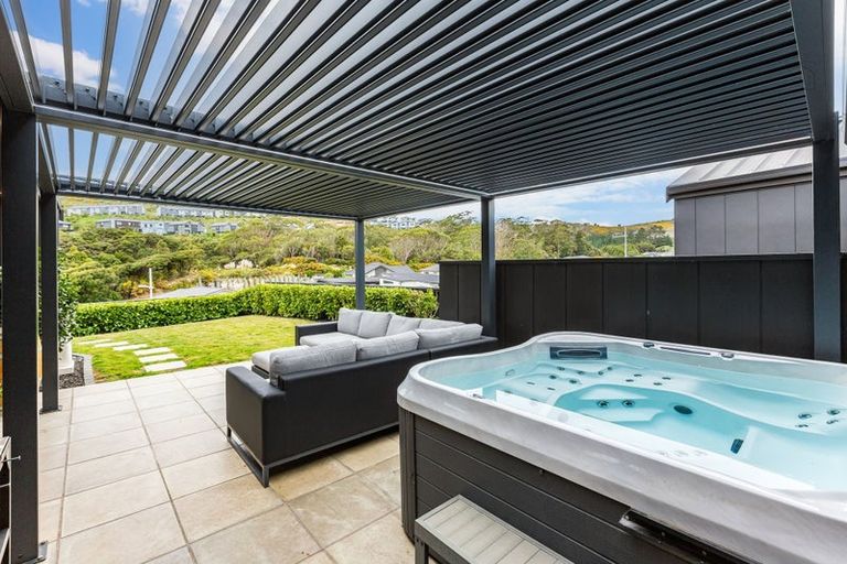 Photo of property in 23 Banks Boulevard, Whitby, Porirua, 5024