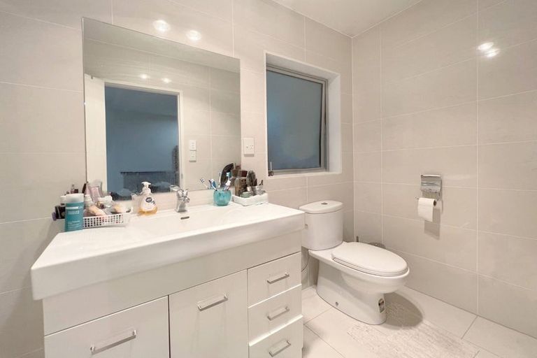 Photo of property in 20a Northall Road, New Lynn, Auckland, 0600