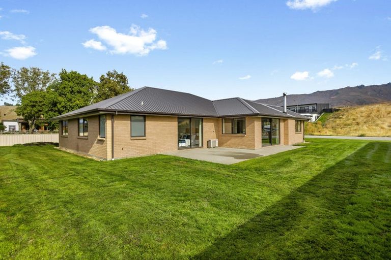 Photo of property in 58 Stratford Drive, Mount Pisa, Cromwell, 9383