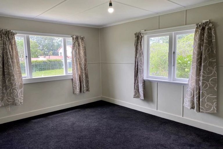 Photo of property in 122 Tawa Road, Kumeu, 0891