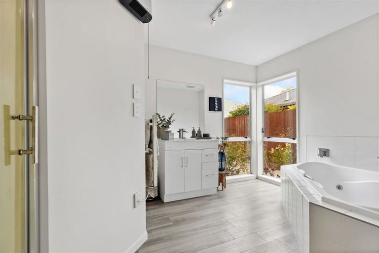 Photo of property in 8 Thornlea Place, Halswell, Christchurch, 8025