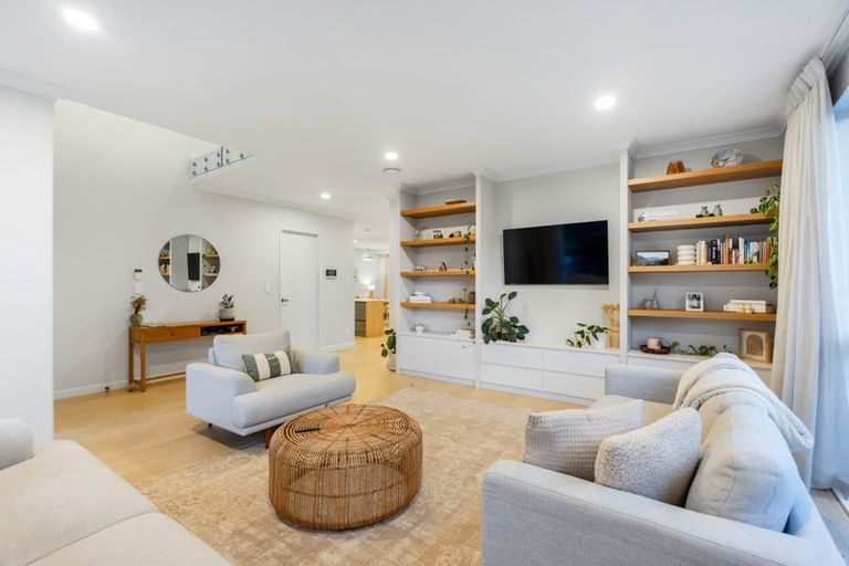 Photo of property in 11 Tawatawa Street, Long Bay, Auckland, 0630