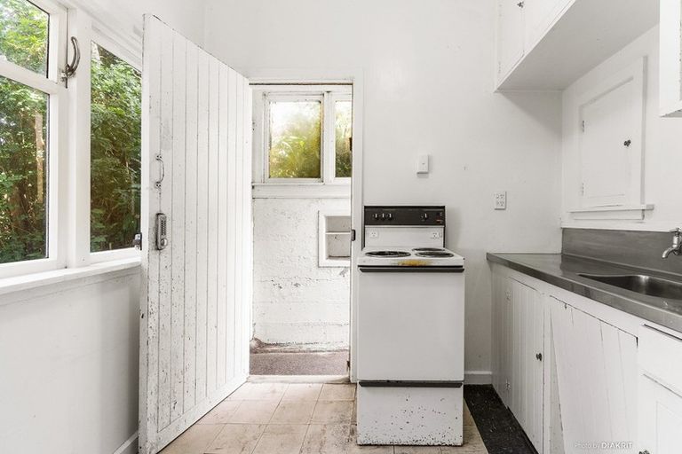 Photo of property in 94 Mortimer Terrace, Brooklyn, Wellington, 6021