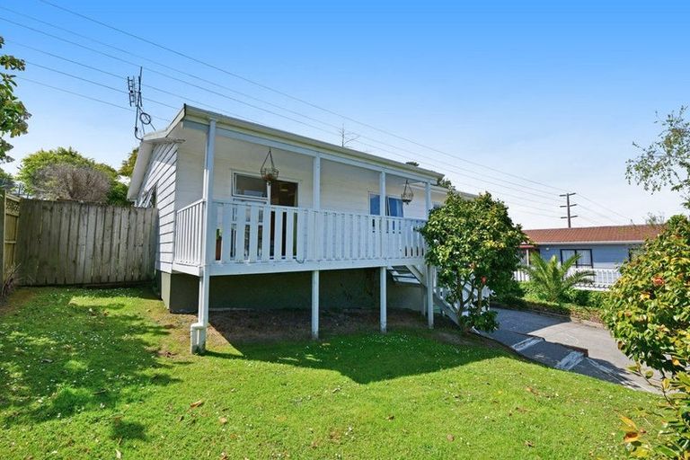 Photo of property in 94 Athena Drive, Totara Vale, Auckland, 0629