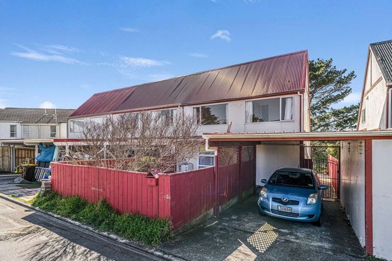 Photo of property in 19 Hollydale Grove, Churton Park, Wellington, 6037